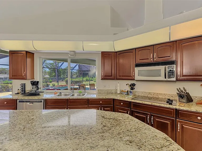 900 Park Place Dr — Photo 28