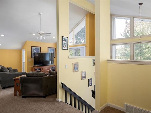 4th image of 61 Fox Chapel Dr