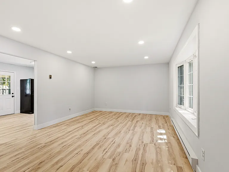 721 12th Ave — Photo 3