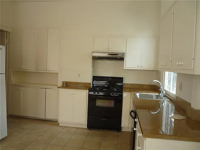 7733 Hampson St — Photo 19