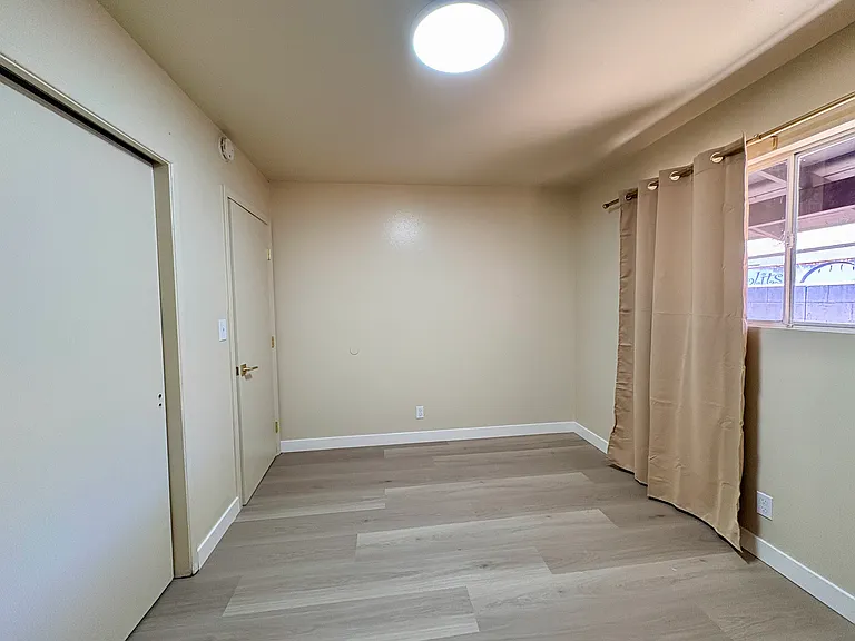 4572 Canoga St #B — Photo 11