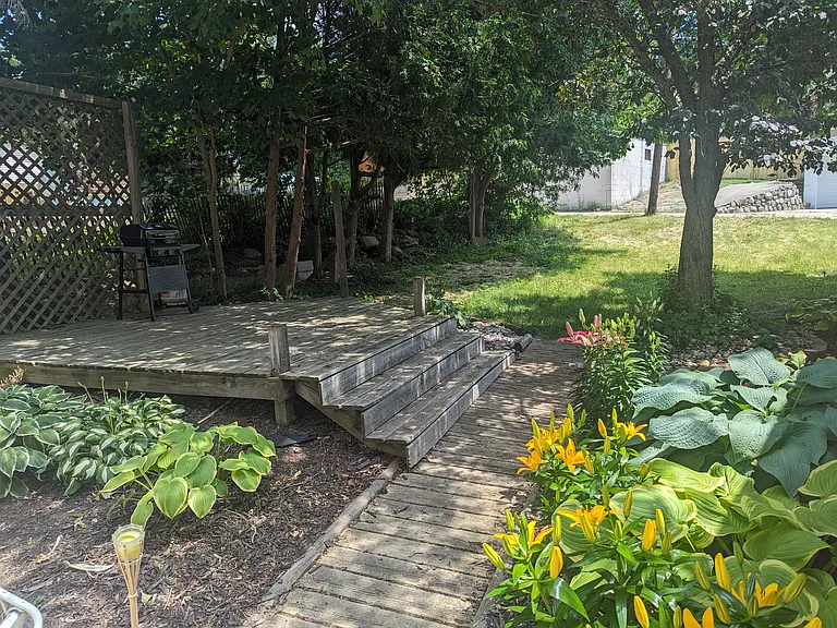 434 E Chapin St — Photo 36