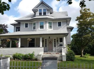 30 Raymond Ave, Lynbrook, NY