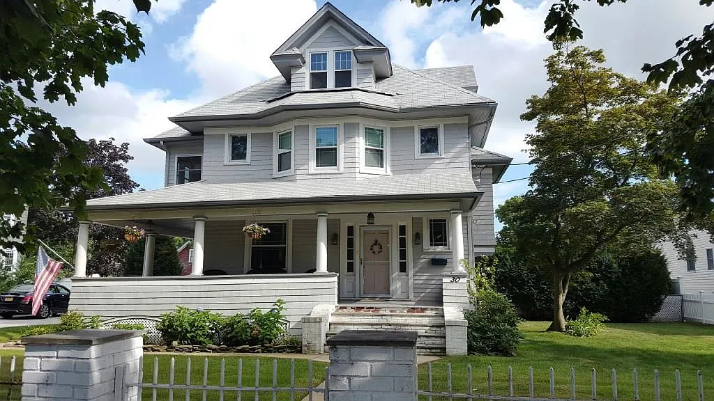 30 Raymond Ave photo 1