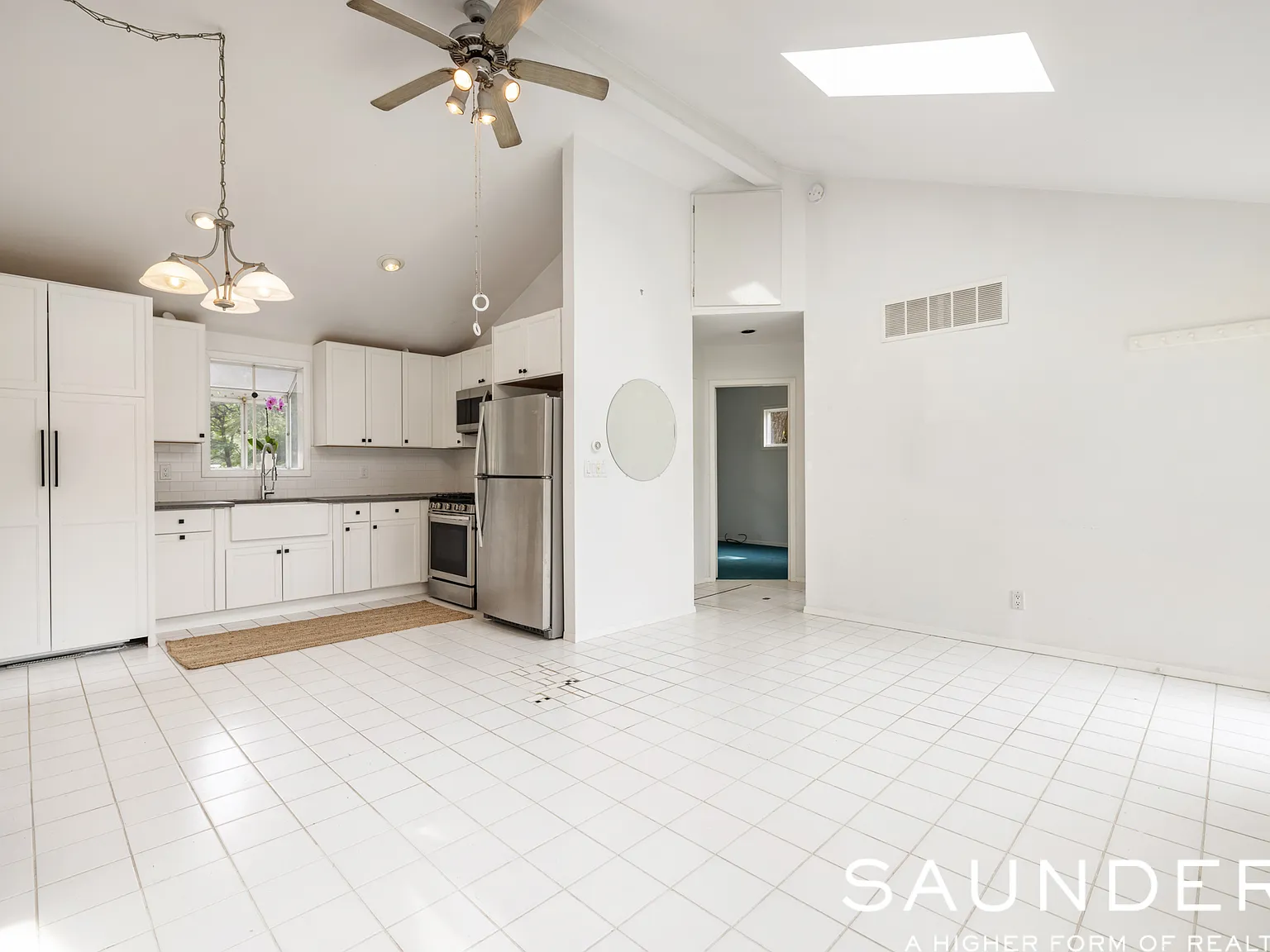 Culd-A-Sac Street, Renovated Year Round Rental — Photo 4