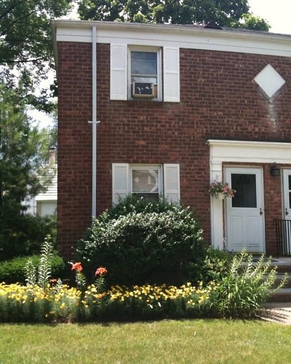 Front & Back Entrance on End/Corner Unit