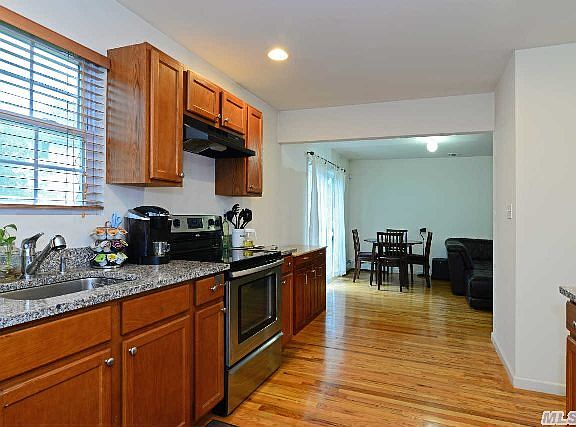 4th image of 80 Lincoln Ave