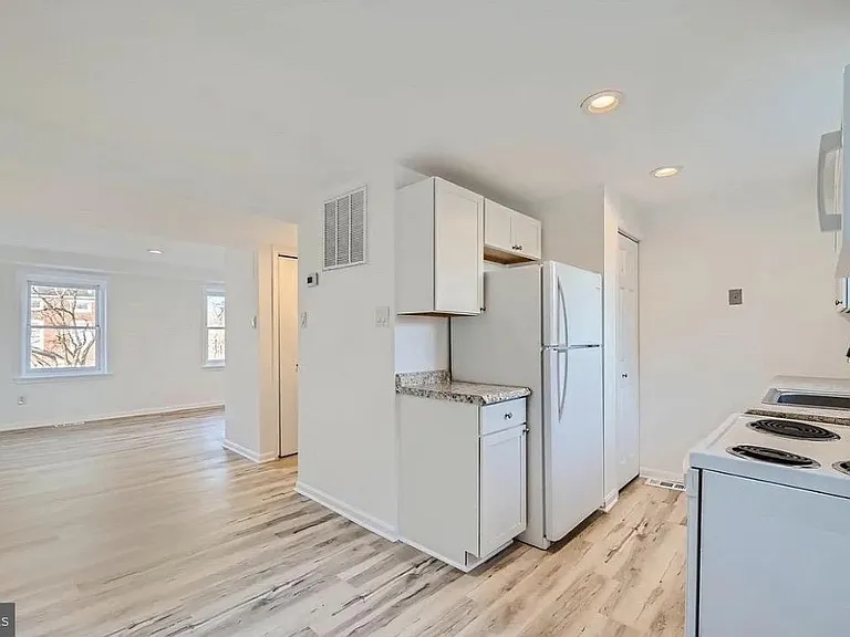 21 S Carrollton Ave — Photo 4