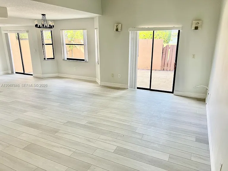900 SW 113th Ter — Photo 27