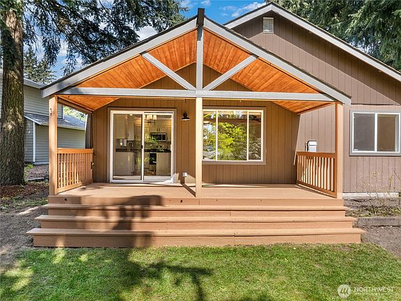 2nd image of 1620 186th Avenue E