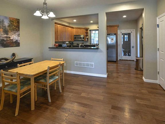 3rd image of 705 Montgomerie Cir