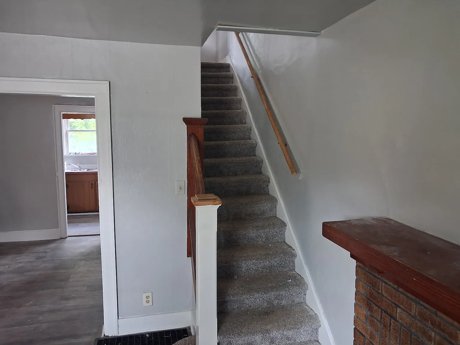 2 bed, $1,000 — Photo 2