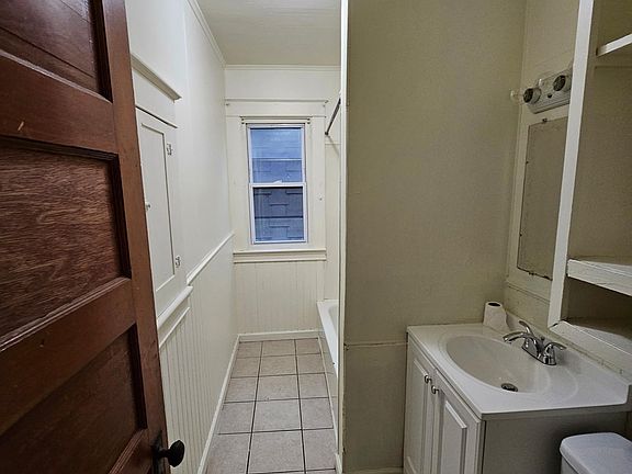 4th image of 2227 Whitney Ave