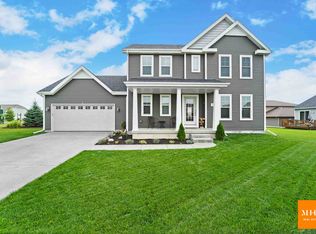 555 Sandstone Trl, Sun Prairie, WI 53590
