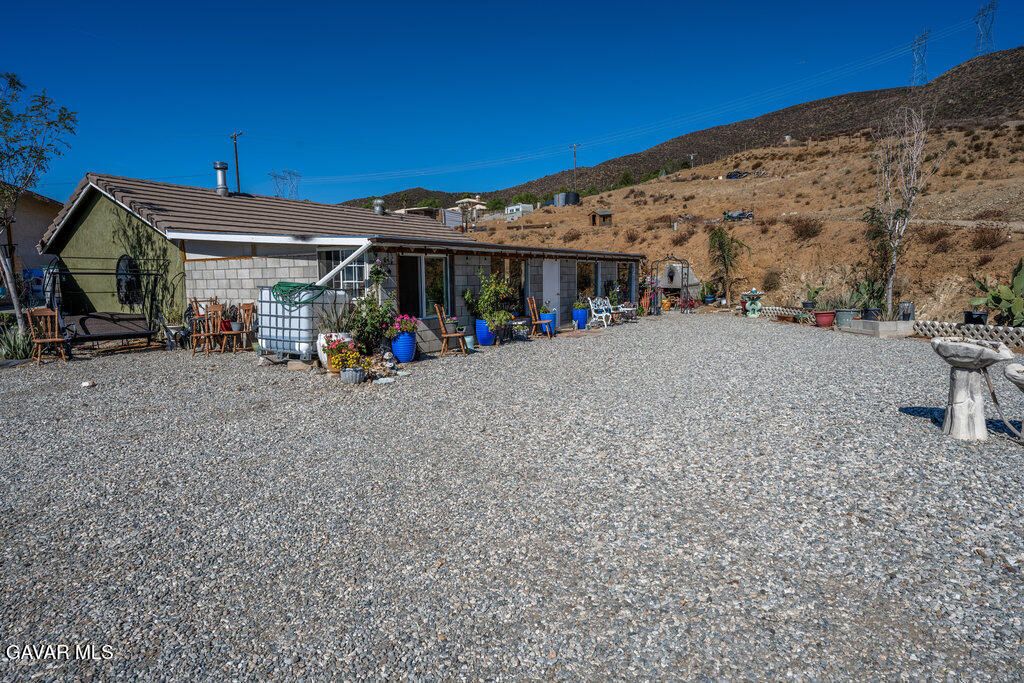 9555 Hierba Rd, Agua Dulce, CA - View 3