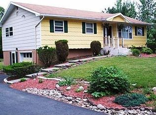 12 Sagamore Dr, Otisville, NY
