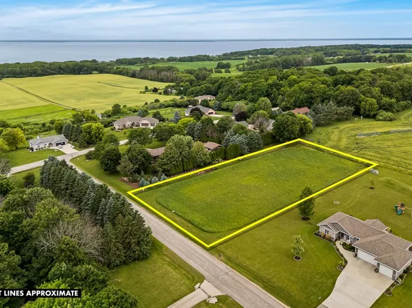 W5390 Campbell Dr, Hilbert, WI 54129