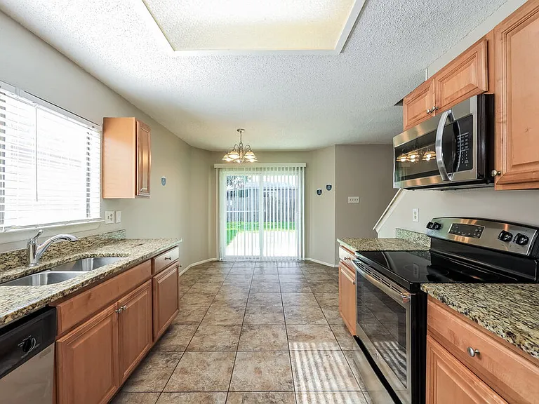 3191 Beacon Fld — Photo 8