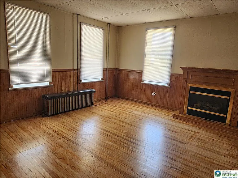 1843 Washington Ave — Photo 2