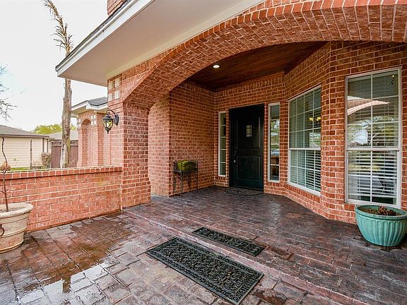 4th image of 628 Westwood Cir