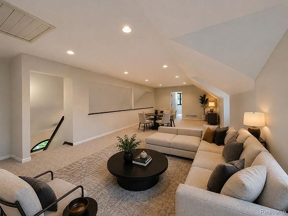 3rd image of 1143 Brewster Rd