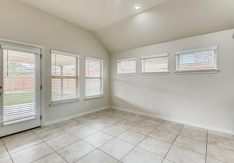 13827 Quiet Fox Ln — Photo 8