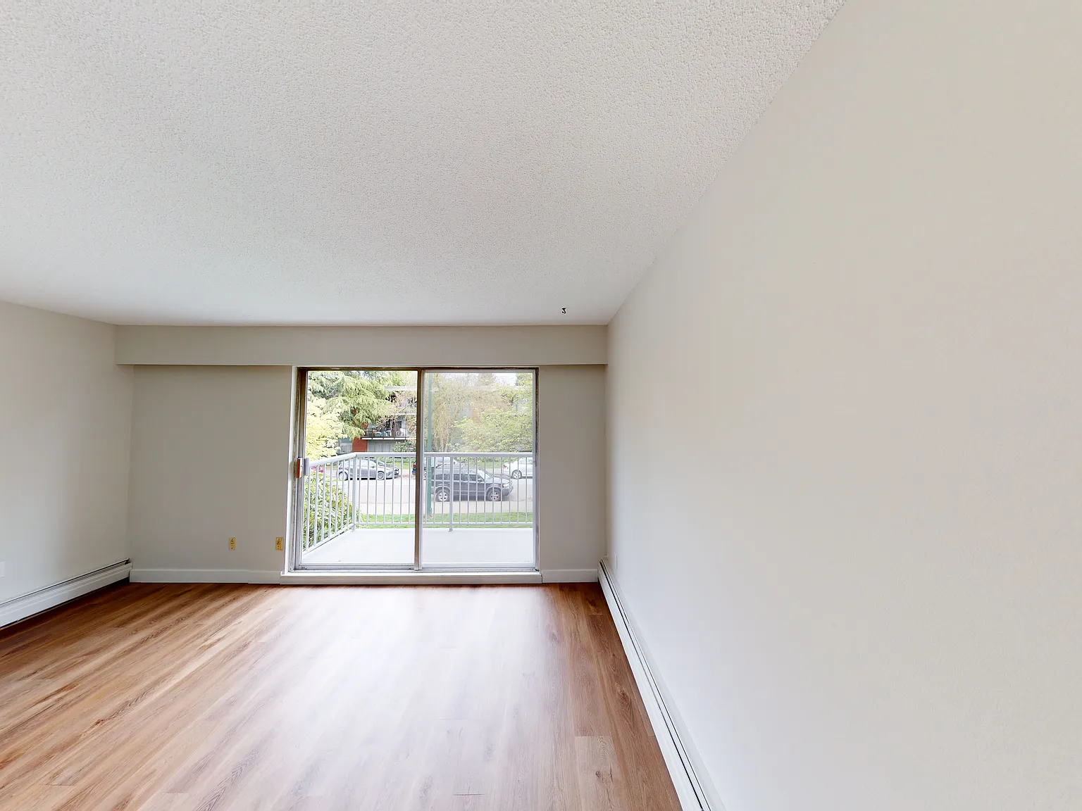2040 York — Photo 3