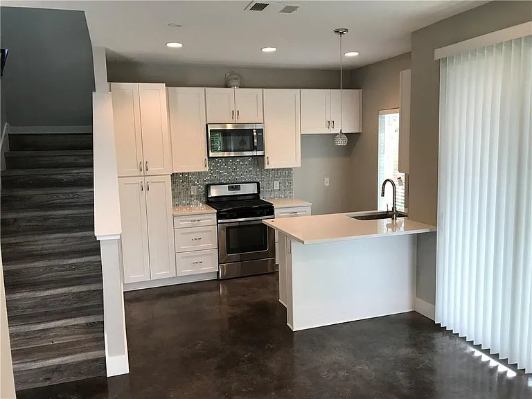 5504 Avenue F #2 — Photo 4