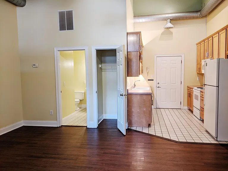 116 1/2 N Walnut St — Photo 12