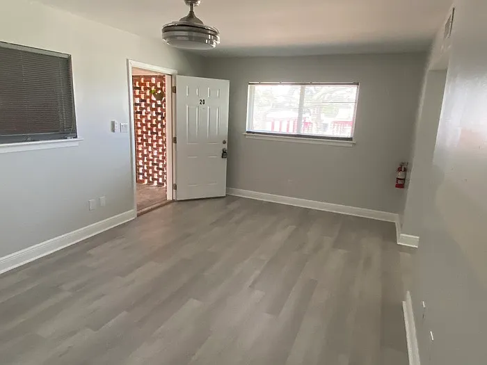 1 bed, 1.0 bath, $925 — Photo 3