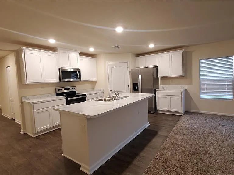 44 Barrington Dr — Photo 7