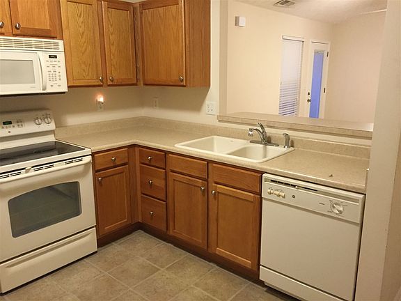 3rd image of 5731 Riverwalk Cir