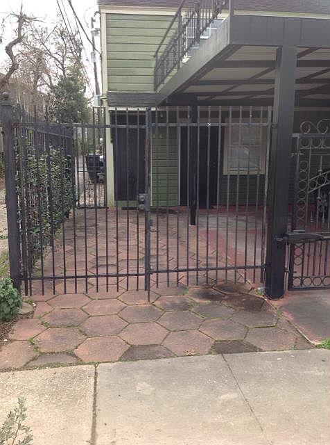 Private Entrance off Sidewalk