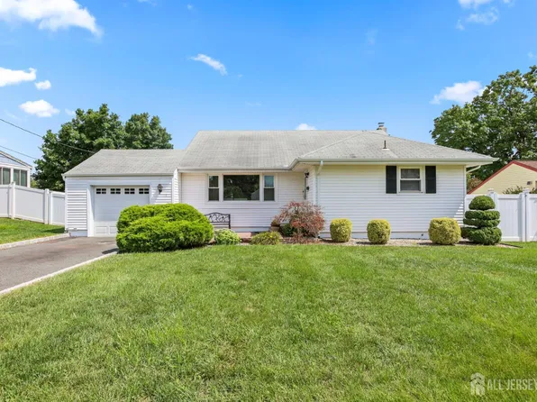 13 Briarwood Dr, Somerset, NJ 08873