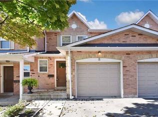 1039 Cedarglen Gate #8, Mississauga, ON L5C 3A7