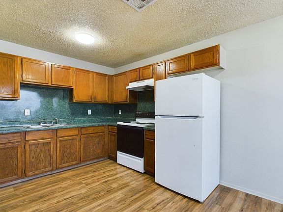 3rd image of 1606 9th St APT D