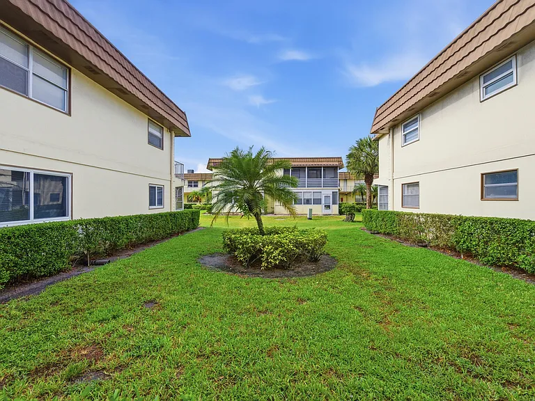 52 Saxony Cir #52-B — Photo 25