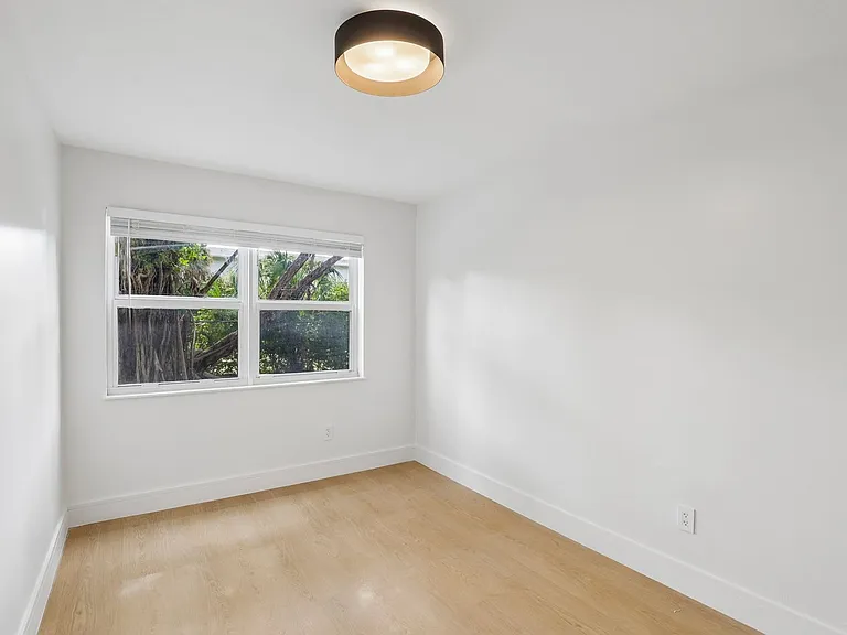 The Oaks Apartments — Photo 62