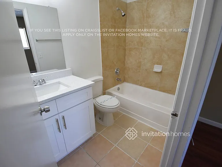 9489 Palm Cir N #9489 — Photo 11