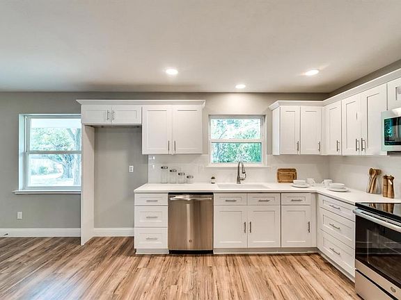 3rd image of 5458 Woodway Dr