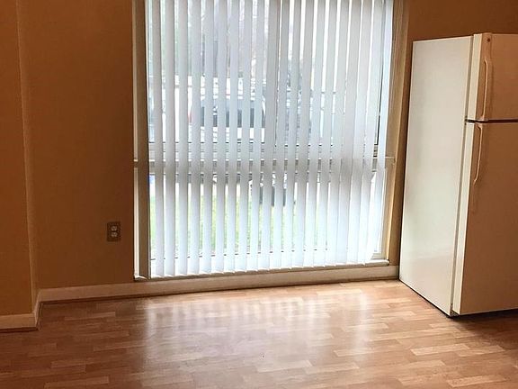 Large Eat-In Kitchen