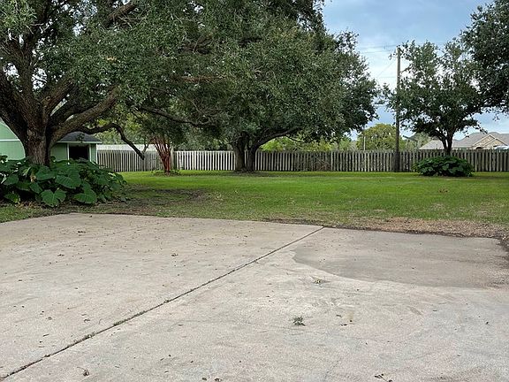 3rd image of 2608 Palmetto Dr
