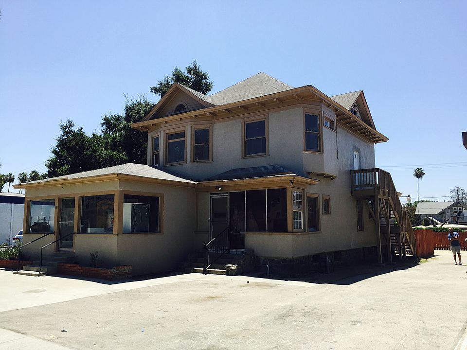 1st image of 370 E Holt Ave