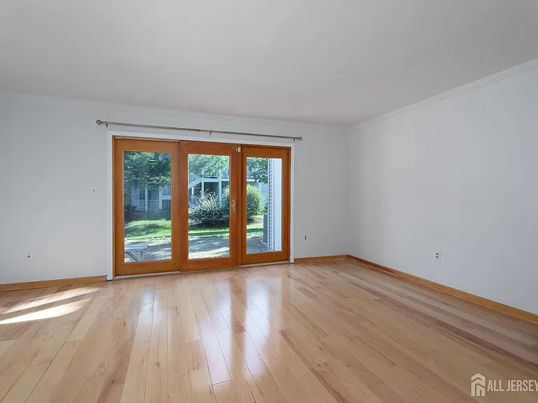 357 Hadleigh Ln — Photo 13
