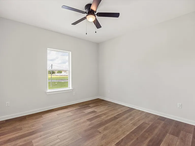 706 N Sycamore Dr — Photo 8