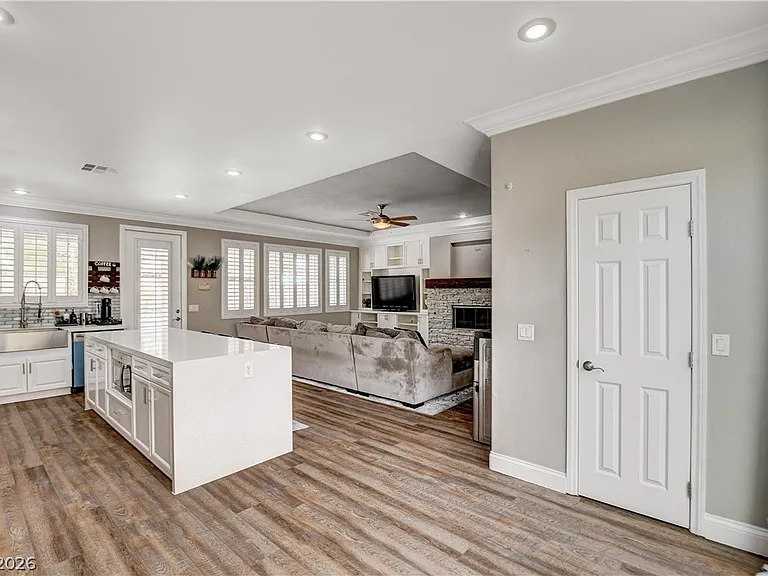 8086 Merlewood Ave — Photo 35
