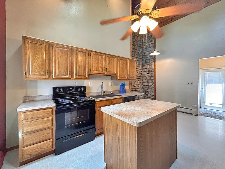 2890 Quay St — Photo 5