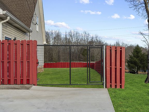 4th image of 342 Broadmore Dr