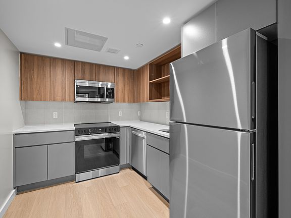 2nd image of 2905 W 17th St #6F