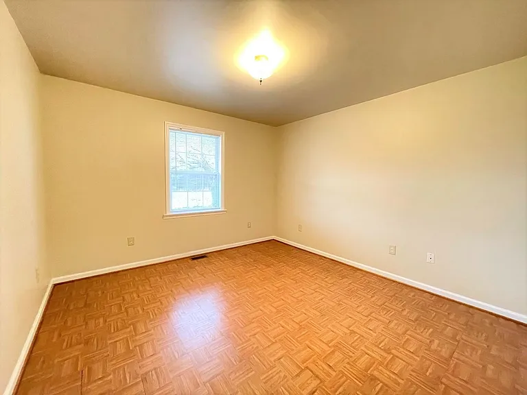 124 E Ferrell St — Photo 7